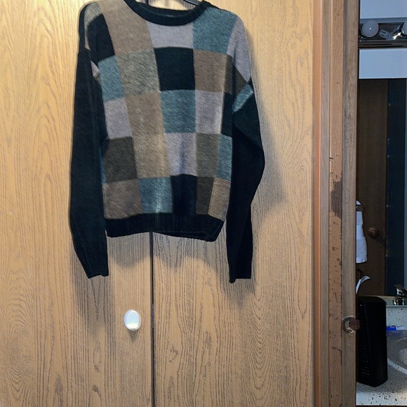 🔥Sale🔥 Cute Men’s color block sweater in black, grey, and browns..EUC - Picture 1 of 4